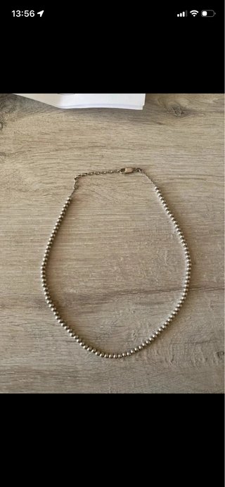 Collar de bolas de plata