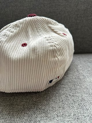 Gorra New Era Beige y Roja Corduroy