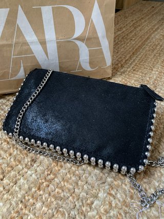 Bolso bandolera Zara tachas. A estrenar.