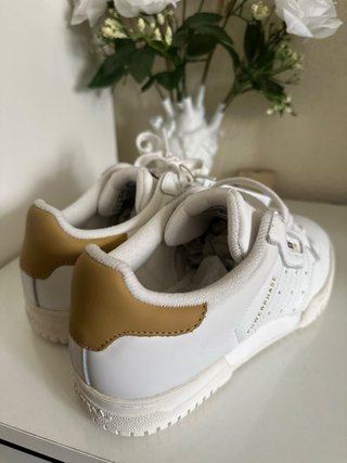 Zapatillas Adidas Blancas y Doradas