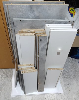 Cómoda de dormitorio blanca y gris