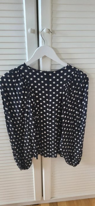 Blusa de Lunares con Mangas Murciélago