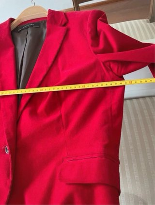 Chaqueta Zara Basic micropana aterciopelada roja