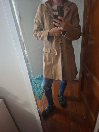 Chamarra beige con cordones
