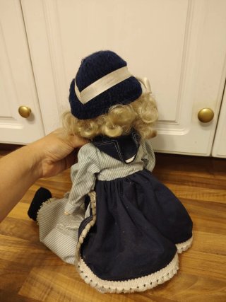 Muñeca antigua de porcelana vintage