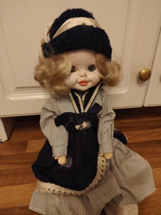 Muñeca antigua de porcelana vintage