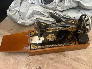 Máquina de Coser Antigua Singer Sphinx