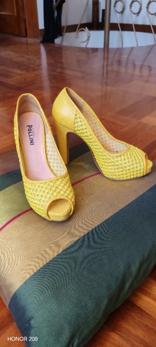 Scarpe donna Pollini gialle numero 37
