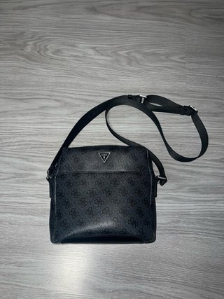 Bolso bandolera Guess hombre negro
