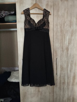 Vestido de fiesta negro con pedrería
