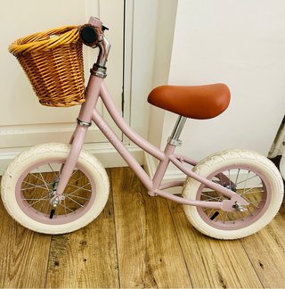 Bicicleta de equilibrio Banwood Dusty Pink.