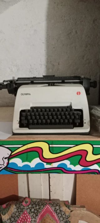 Máquina de escribir Olympia manual