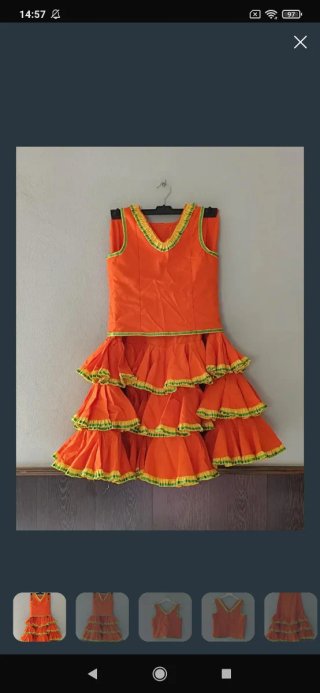 Traje de flamenca naranja, verde y amarillo
