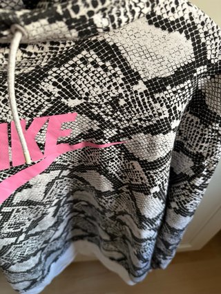 Sudadera Nike Estampado Serpiente Talla M