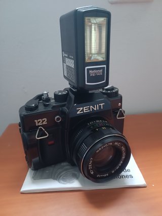 Cámara Zenit 122 con flash National PE-145