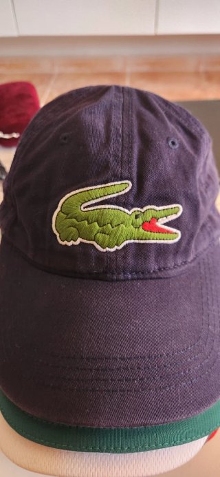Gorra Lacoste Azul con Logo Cocodrilo Verde