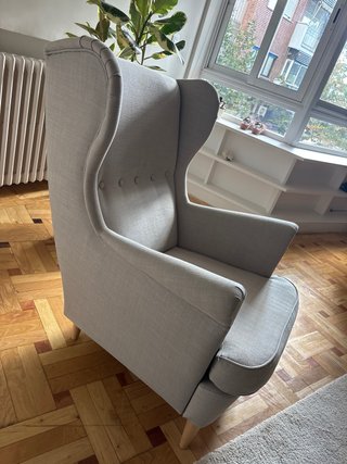 Sillón orejero beige tela