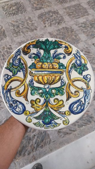 Plato pintado a mano Cóncavo  Diámetro 31 centímet