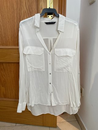 Camisa Zara blanca con bolsillos