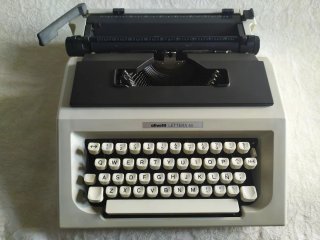 Máquina de escribir Olivetti Lettera 40