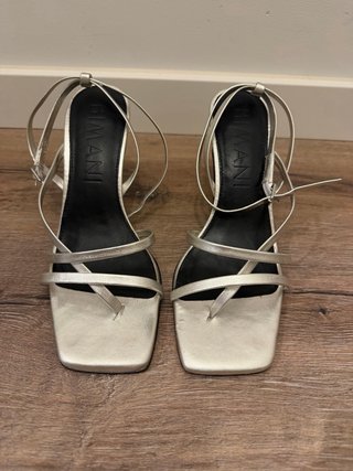 Sandalias tacón plateadas BIMANI