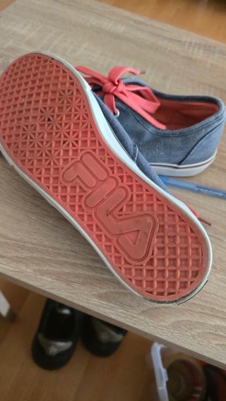 Zapatillas Fila Azules y Rosas