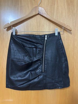 Bershka Falda Mini Polipiel Negra