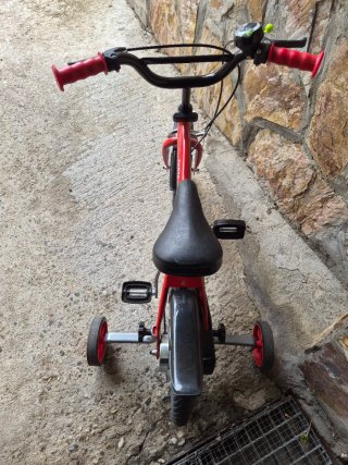Bicicleta Infantil Roja con Ruedines