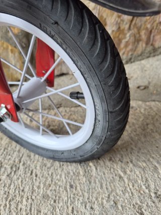 Bicicleta Infantil Roja con Ruedines