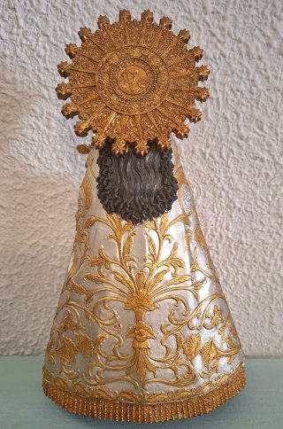 Figura artesanaa. Virgen de los Desamparados.