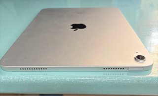 iPad 10ª generación 64GB+ Logitech Combo Touch.