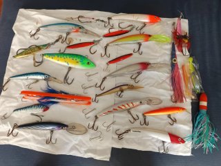 Set de 20 señuelos de pesca tipo Rapala