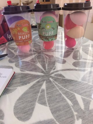 pack de esponja de maquillaje en vaso