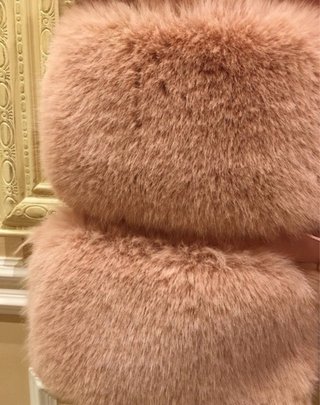 Chaleco pelo sintético y polipiel rosa