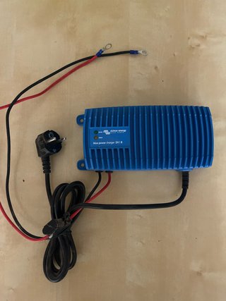 Cargador Victron Energy Blue Power 24/8