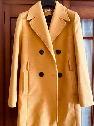 Abrigo Arye ocre talla 44 con botones
