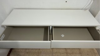 Mueble blanco con cajones