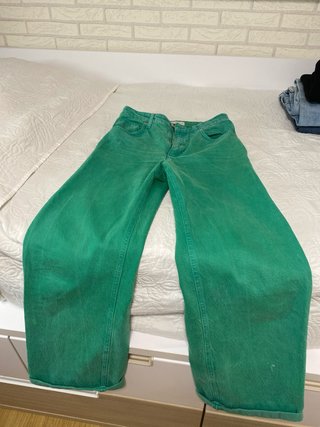 Pantalón vaquero verde Zara talla 38