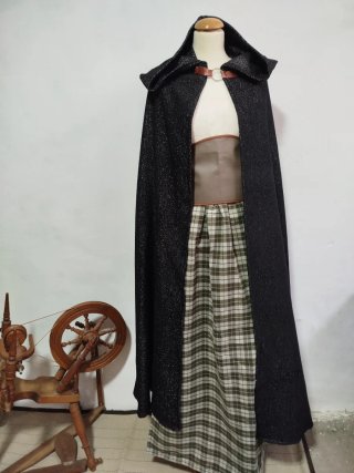 Capa Medieval Cosplay Negra Brillante