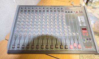 Mesa de Mezclas Autoamplificada Acustica  200+200W