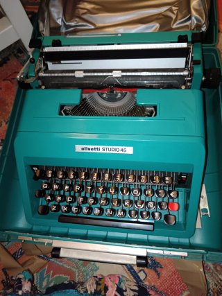 Máquina de escribir Olivetti Studio 45