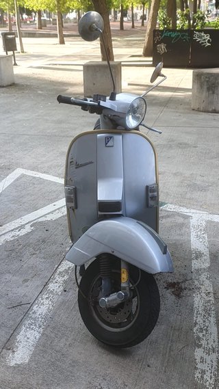 Vespa Piaggio 150 plateada EN VENTA