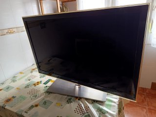 TV LED Samsung 40 Full HD + sillón gamer
