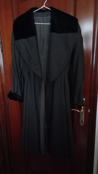 Abrigo de Pura Lana Virgen con Cuello de Pelo