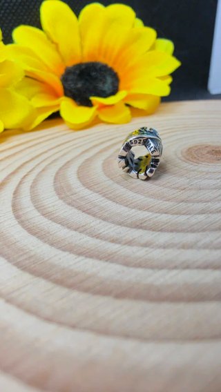 Charm Plata Hojas Monstera Verde
