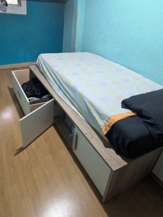 Dormitorio Juvenil: Cama, Armario y Escritorio