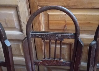 Sillas antiguas de madera y tela