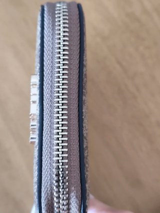 Monedero con billetera Guess