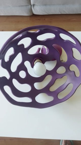 Lampara de diseño colgante en color Lila.