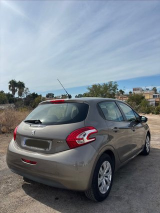 Peugeot 208 2013